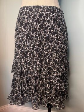 Ann Taylor Black Ivory Floral Print Tiered Ruffle Midi Skirt Size 6 Chiffon